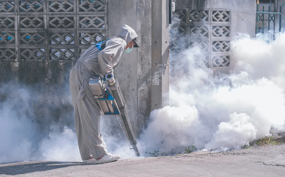 Tratamientos responsables con fumigación ecológica enfocados en prevención, control integral y protección de áreas.